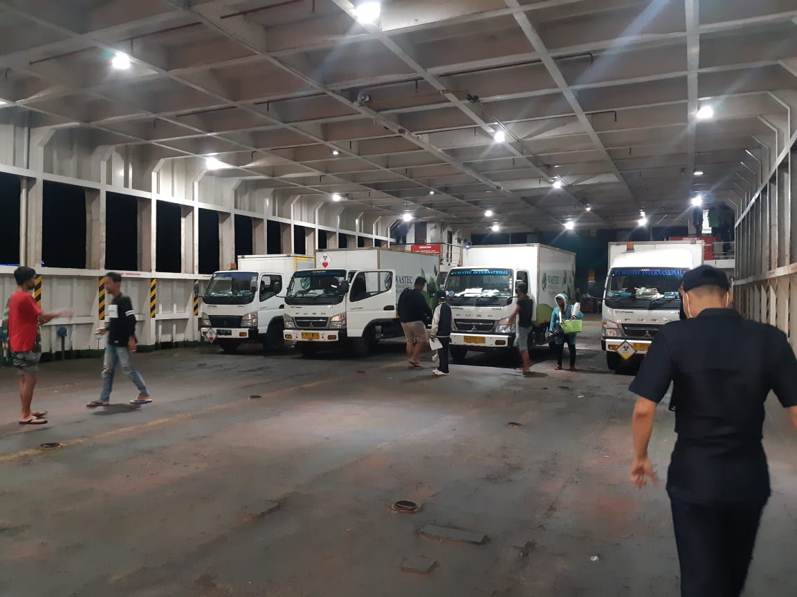 Penataan Kendaraan Angkut B3 di Kapal Khusus Sesuai Regulasi