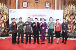 Pengukuhan Pjs. Walikota Denpasar, I Dewa Gede Mahendra Putra oleh Pj. Gubernur Bali, Sang Made Mahendra Jaya yang dihadiri ekda Kota Denpasar, Ida Bagus Alit Wiradana bersama Ketua Komisi III DPRD Kota Denpasar, Eko Supriadi di Gedung Wiswa Sabha Utama, Kantor Gubernur Bali. Sumber Foto: hum/sbc