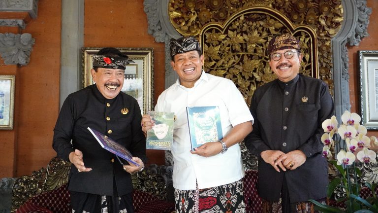 Pj. Gubernur Bali Sambangi Puri Ubud, Apresiasi Langkah Puri Jaga Adat dan Budaya Bali