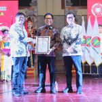 Buka Konferensi Kota PGRI Denpasar Masa Bhakti XXIII, Wawali Arya Wibawa Dianugrahi Penghargaan Dwija Praja Nugraha