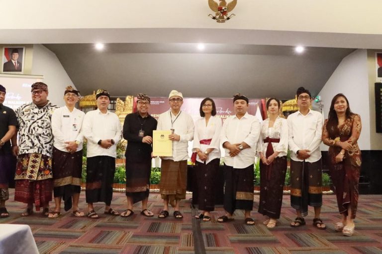 Pleno KPU Denpasar Sahkan Jaya Negara dan Arya Wibawa Jadi Wali Kota dan Wakil Wali Kota Terpilih Tahun 2024